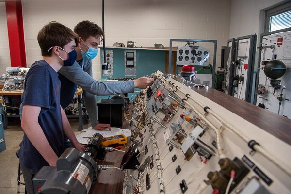 Pre-College attendees troubleshoot an electrical fault on two aircraft systems.