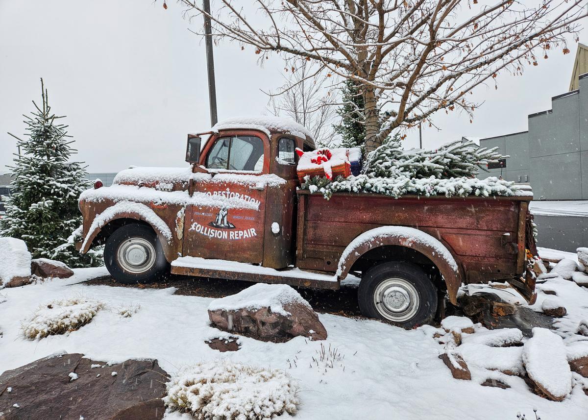  Nature's hand puts the final attractive touch on a truckload of holiday cargo.