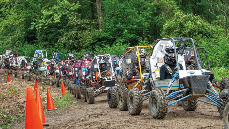 Vehicles line up for Sunday morning’s endurance race.