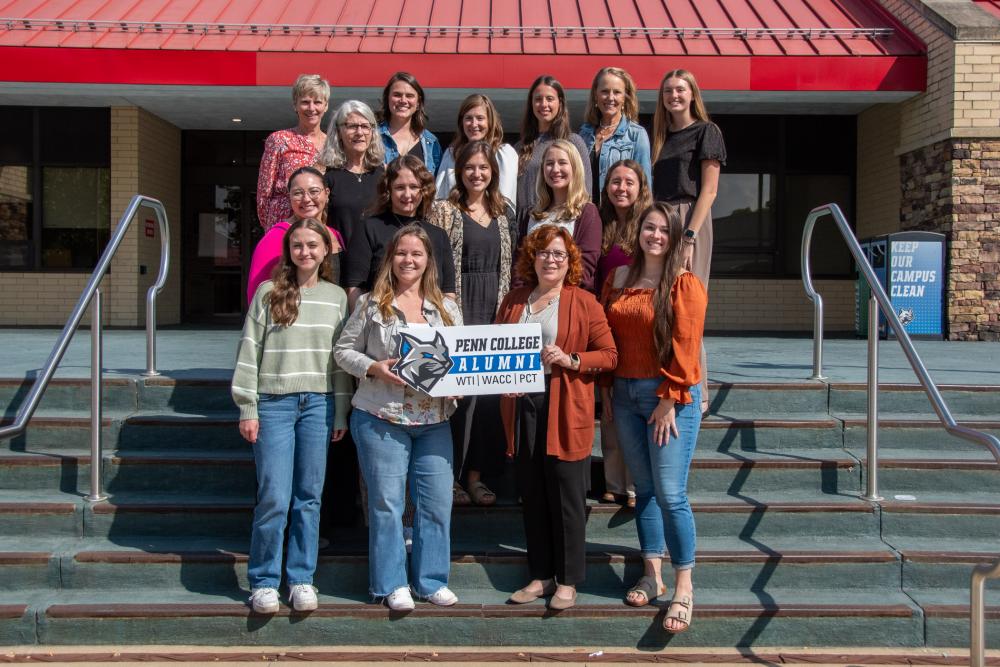 group photo of alumni and faculty