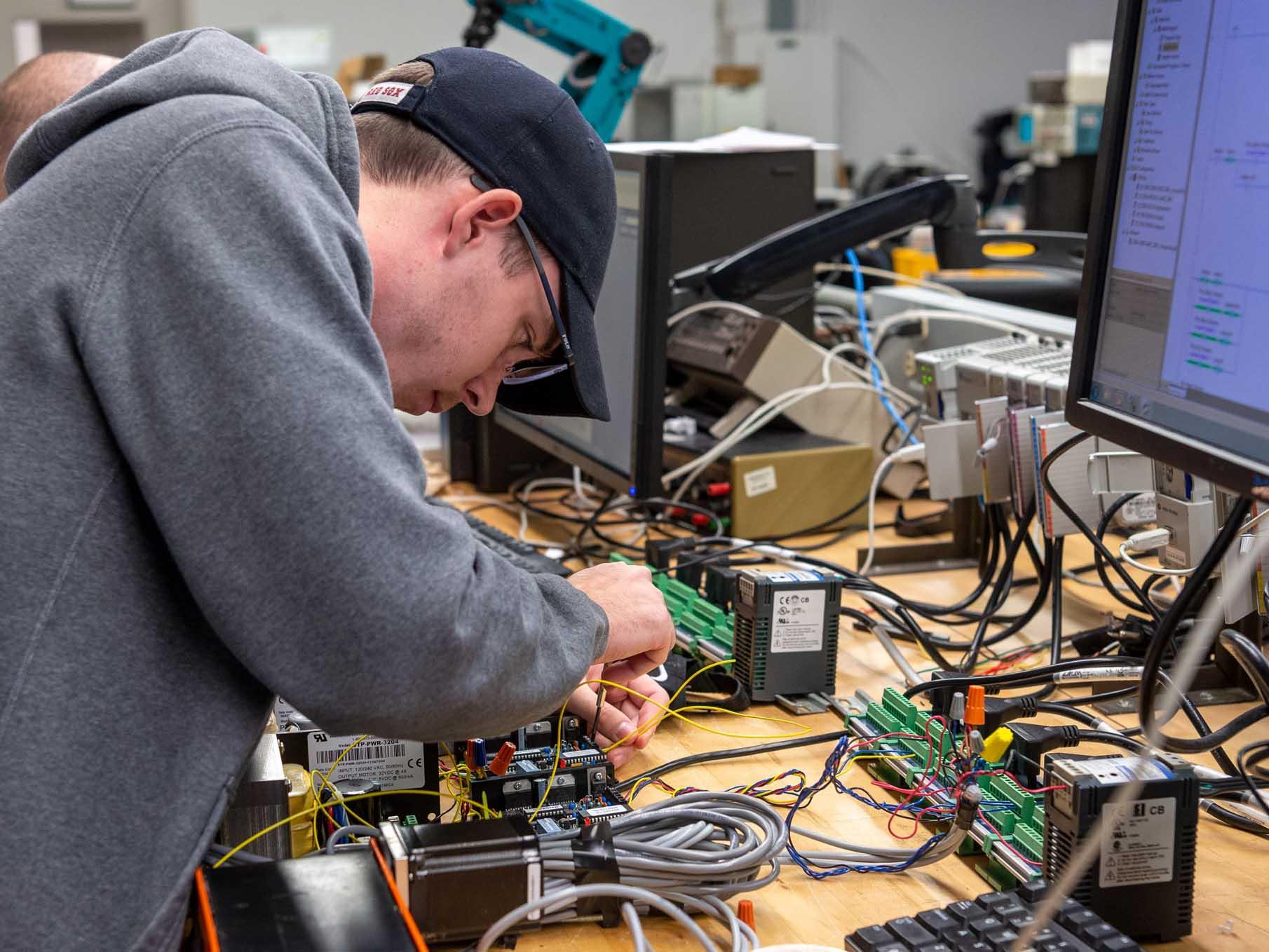 Electronics & Computer Engineering Technology: Electronics & Computer  Engineering Emphasis | Associate of Applied Science Degree (A.A.S.) |  Pennsylvania College of Technology